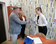 Finalistki Olimpiady ZUS odebrały zaświadczenia
